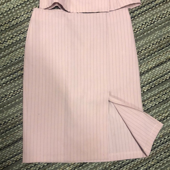 2-piece pin striped skirt /blouse set - jrs size 7 - Picture 2 of 7